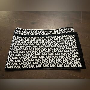 Michael Kors reversible scarf